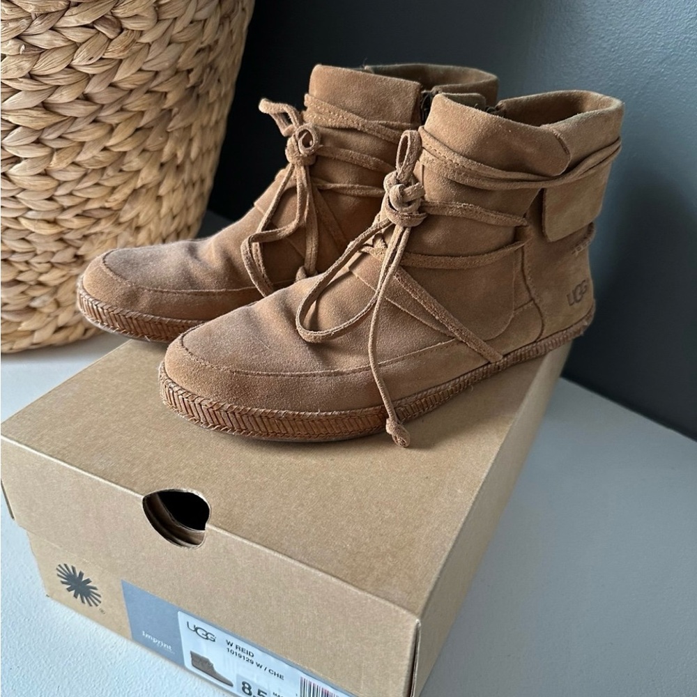 UGG • “Reid” • Suede Moccasins • Size 8.5